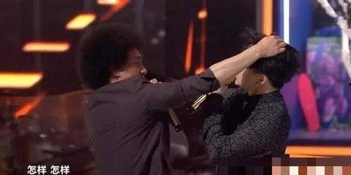 薛之谦父亲爆料视频,揭秘歌手背后的家庭真相  第1张